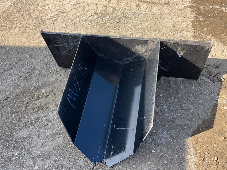 skid-steer-spade-bucket-image-2