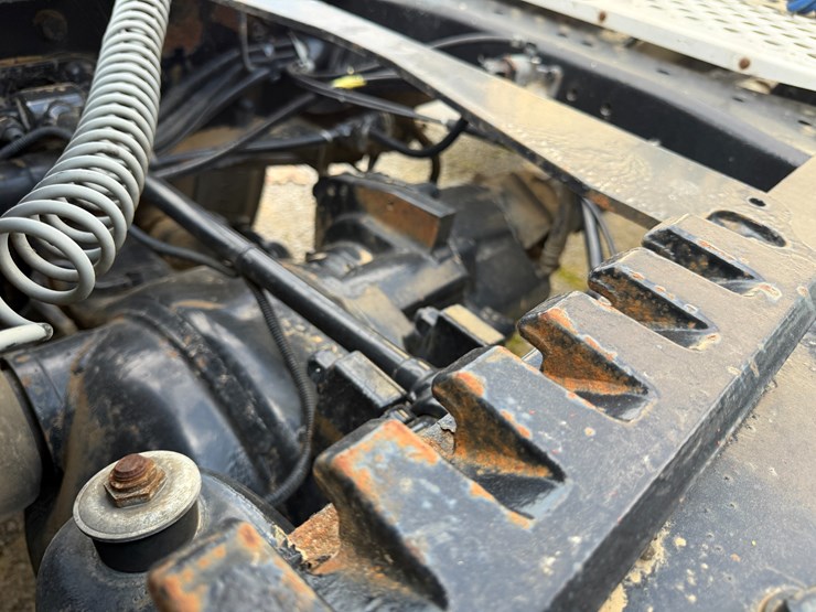 2012-kenworth-900b-image-23