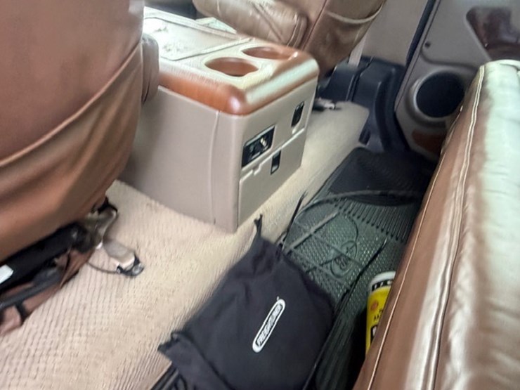 2008-freightliner-m2-106-image-44