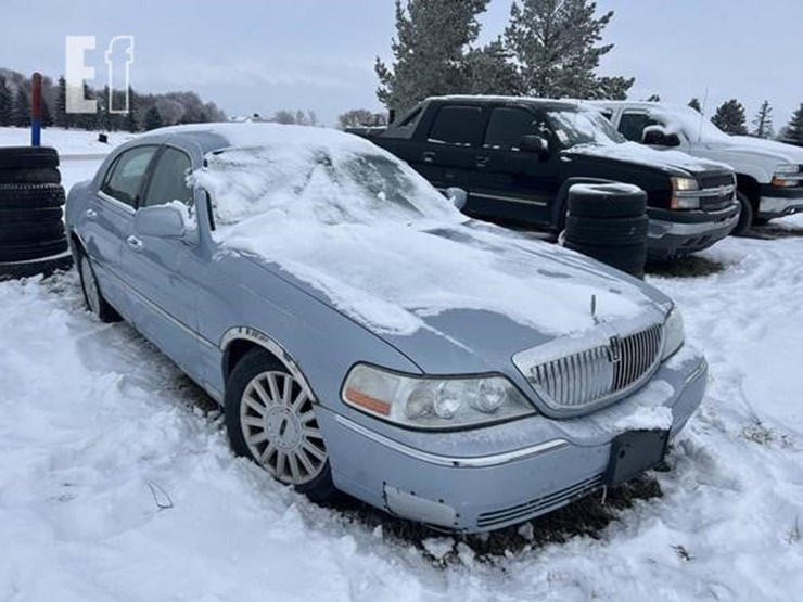 2005-lincoln-towncar-image-7