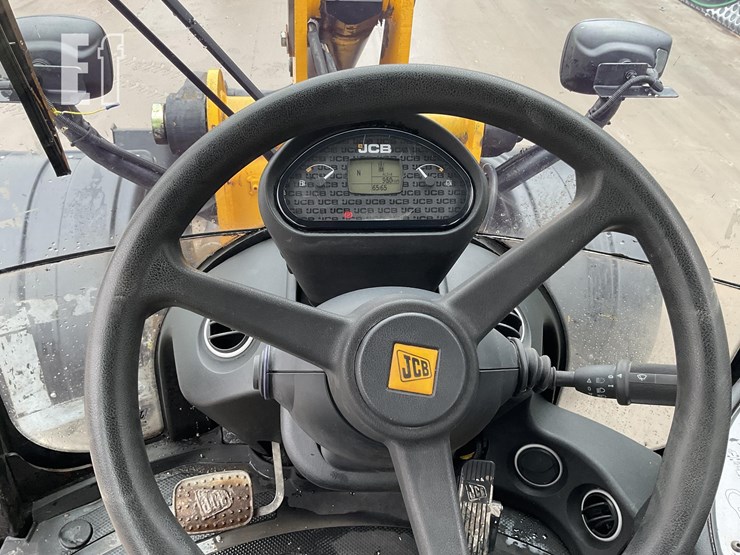 2010-jcb-409-image-14