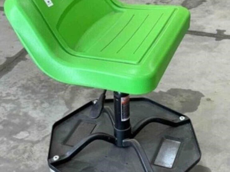 icon-mechanic-chair-on-rollers-image-2