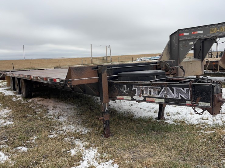 2013-titan-trailer-image-2