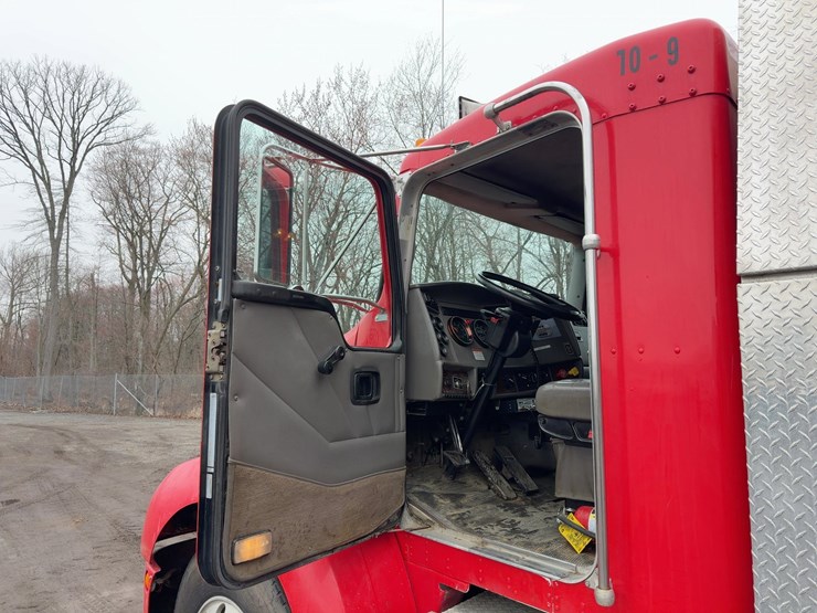 2005-kenworth-t300-image-24