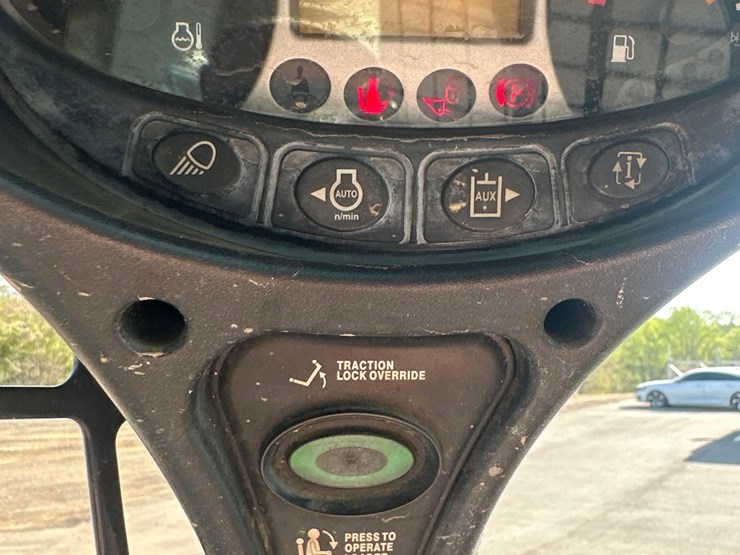 2021-bobcat-t450-image-17