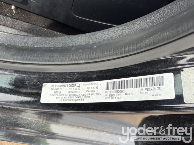 2013-chrysler-200-image-16