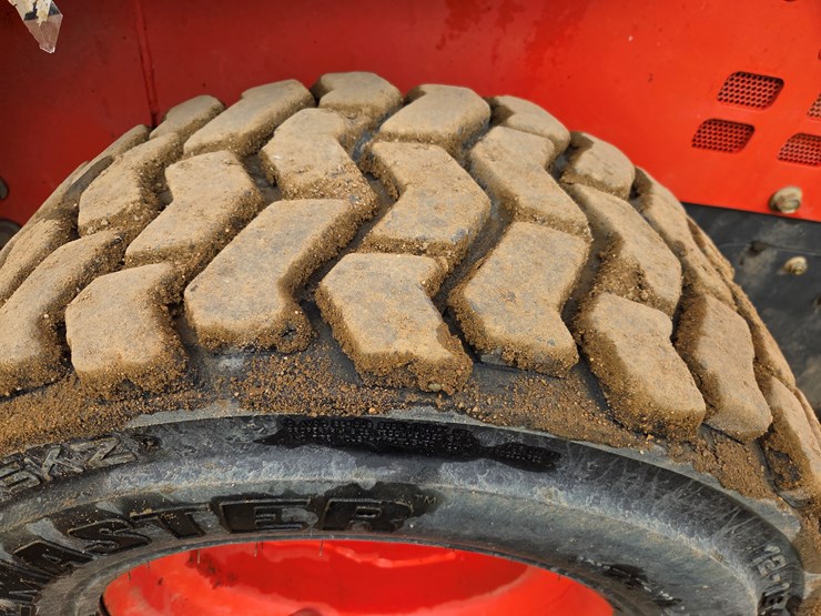 kubota-ssv75-image-47