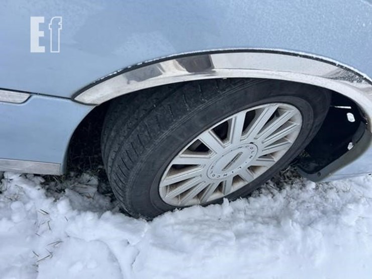 2005-lincoln-towncar-image-18