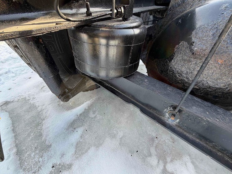 2016-peterbilt-579-image-10