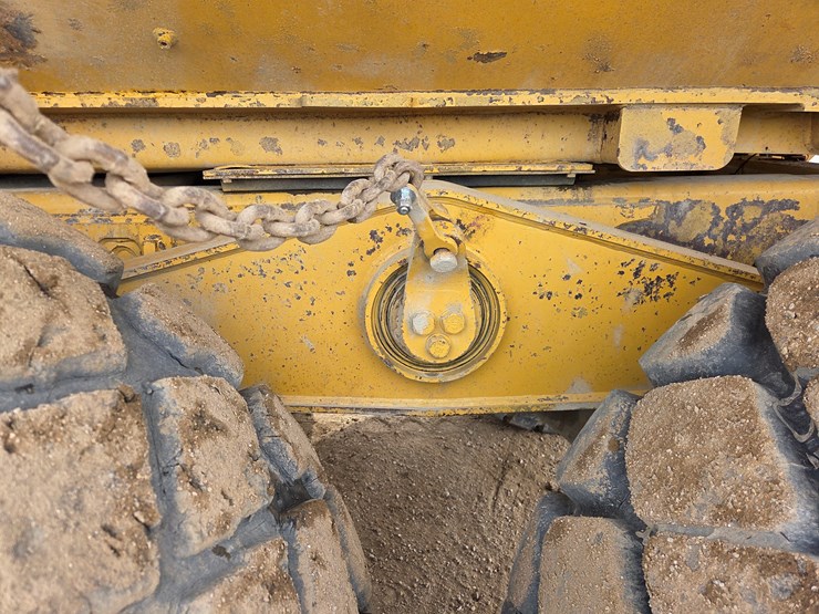 caterpillar-740-image-25