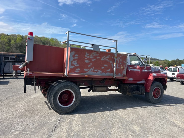 1981-ford-f800-image-4