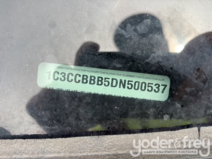 2013-chrysler-200-image-19