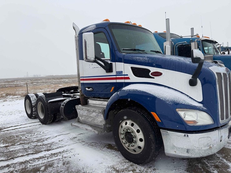 2016-peterbilt-579-image-4