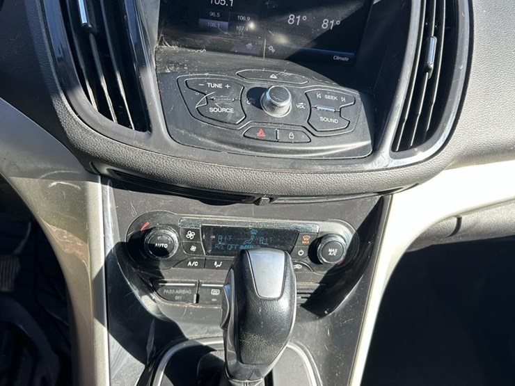 2013-ford-escape-sel-image-17