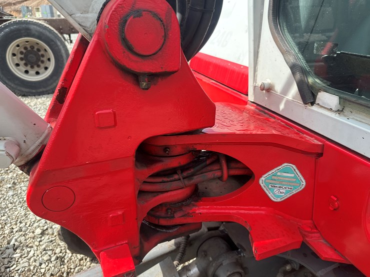 2014-takeuchi-tb240-image-16