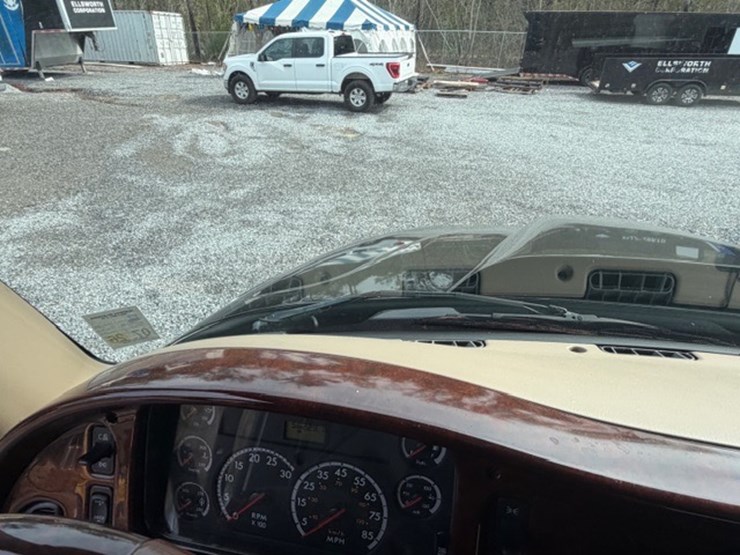 2008-freightliner-m2-106-image-78