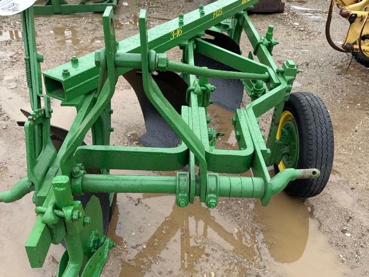 john-deere-f125-image-2