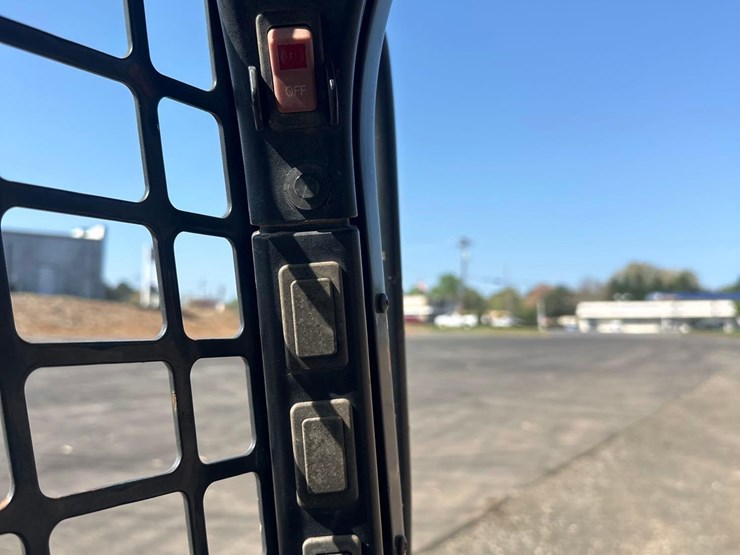 2016-bobcat-t650-image-17