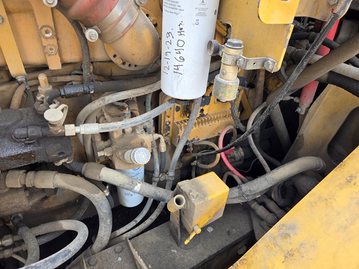 caterpillar-740-image-47