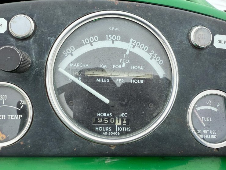 john-deere-3010-image-44