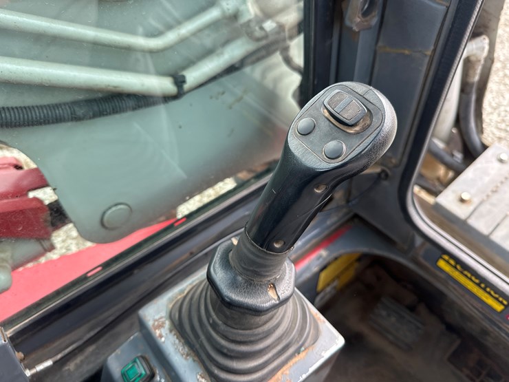 takeuchi-tl240-image-35