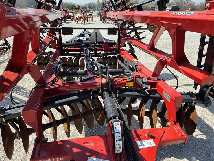 2021-case-ih-345-image-4