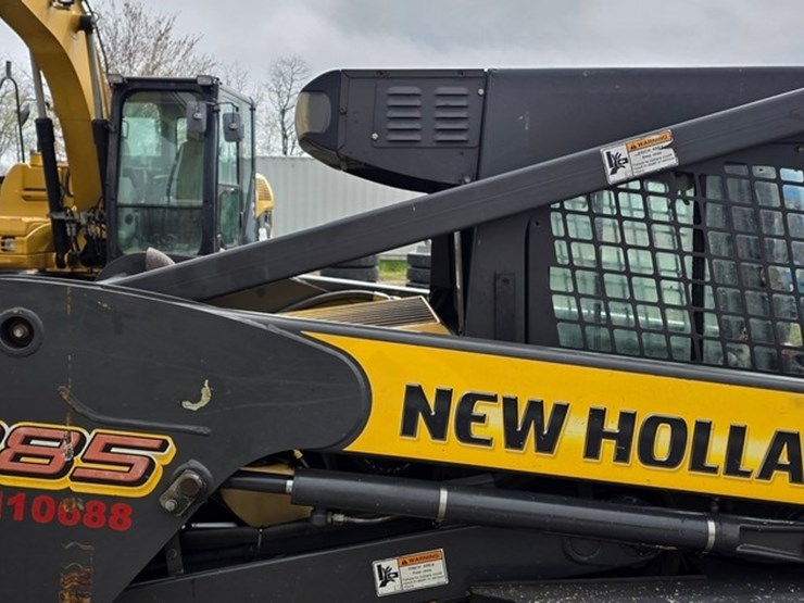 2010-new-holland-c185-image-16