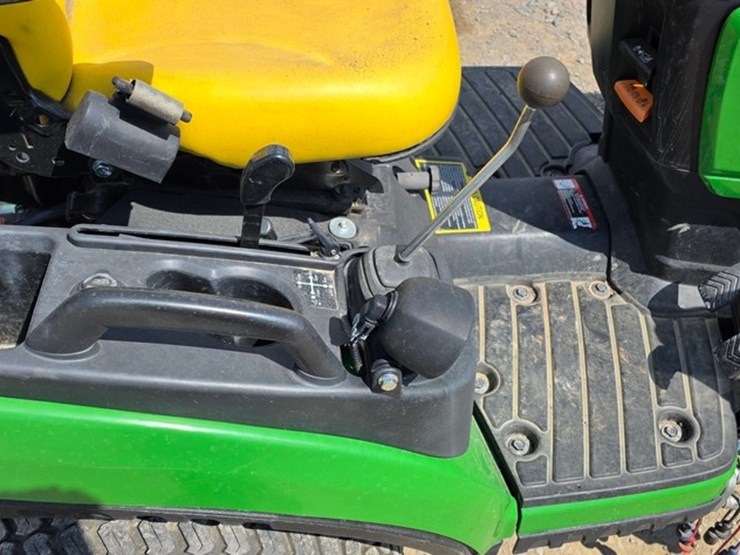 2014-john-deere-1025r-image-33