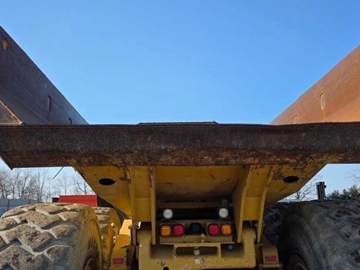 2014-caterpillar-740b-image-31