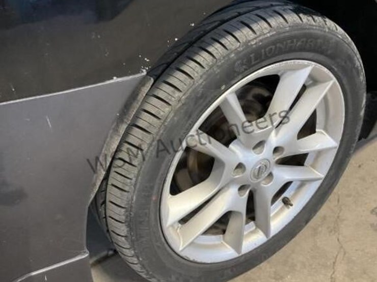 2011-nissan-maxima-sdn-image-8