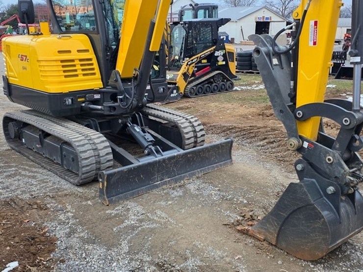 2020-new-holland-e57c-image-6