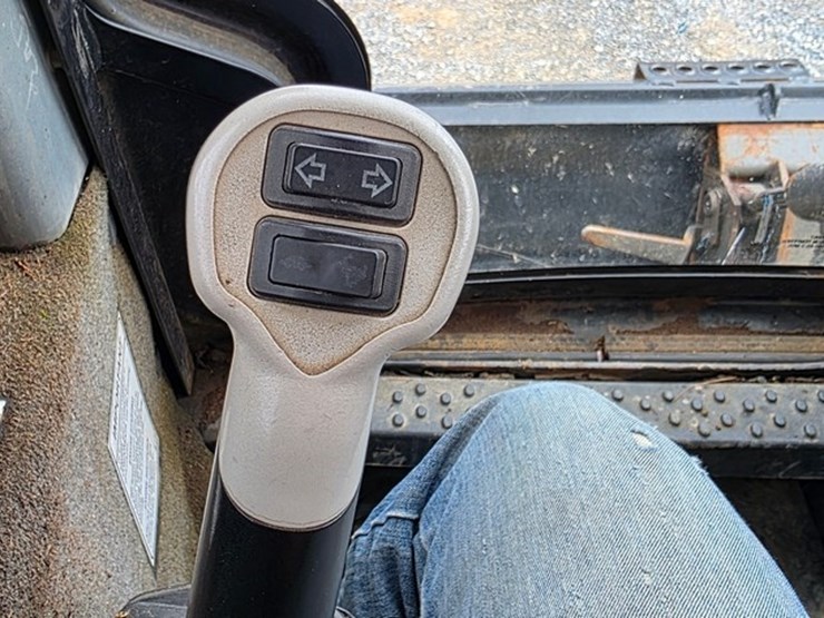 2008-new-holland-c185-image-50