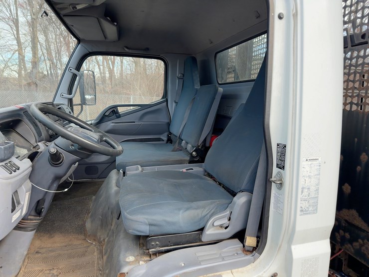 2014-mitsubishi-fuso-fe160-image-17