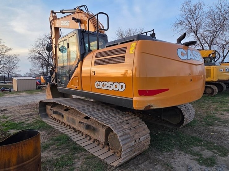 2022-case-cx250d-image-4