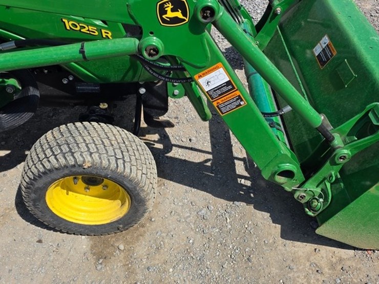 2014-john-deere-1025r-image-8