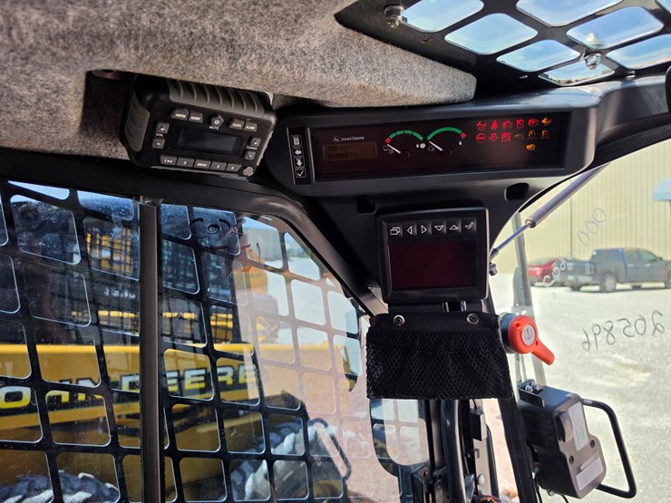 2023-deere-325g-image-10