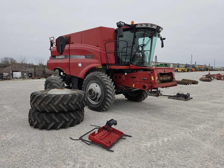 2013-case-ih-8230-image-32