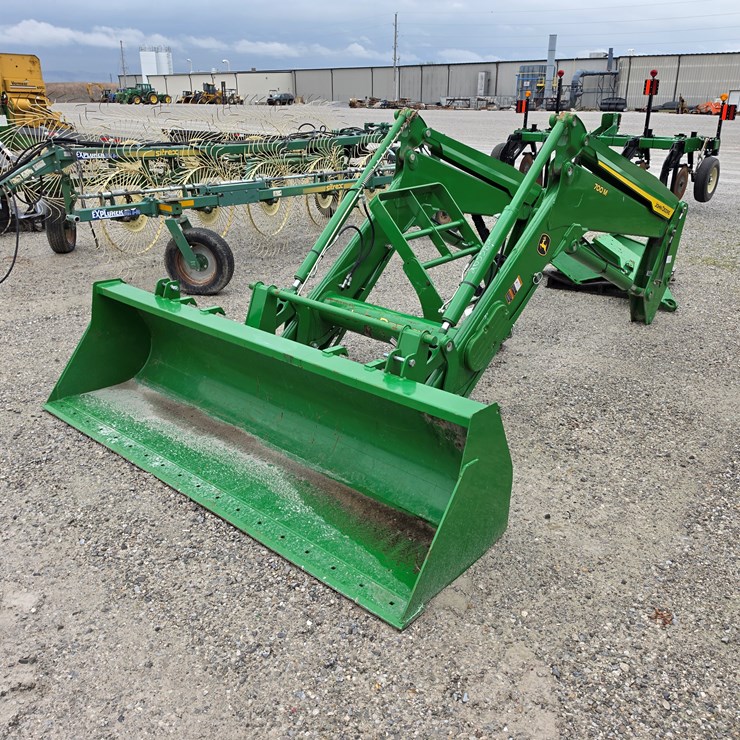 2021 JOHN DEERE 700M