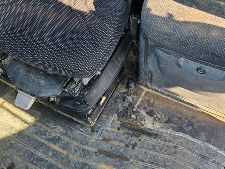 2014-caterpillar-740b-image-72