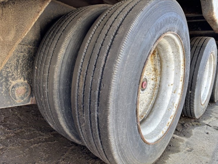 1991-columbia-tri-axle-possum-belly-chip-trailer-image-9