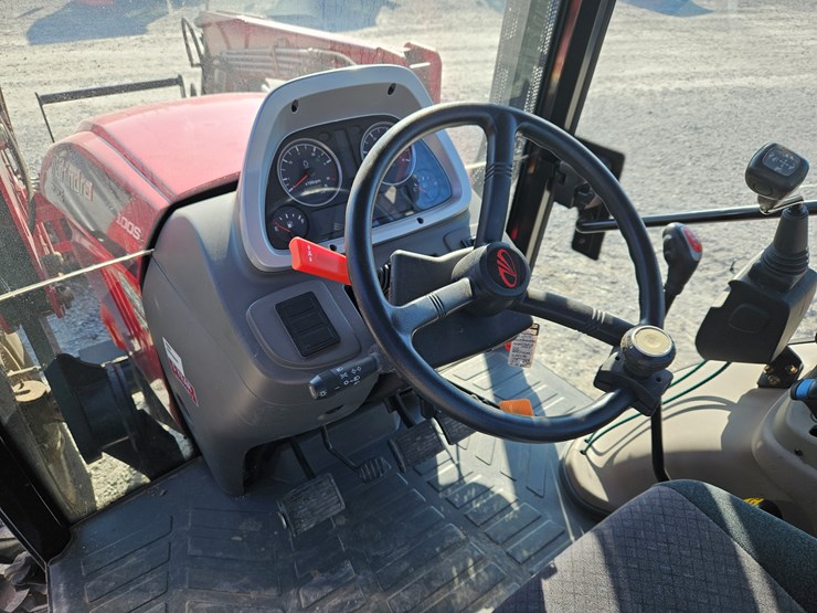 2014-mahindra-mforce-100s-image-19