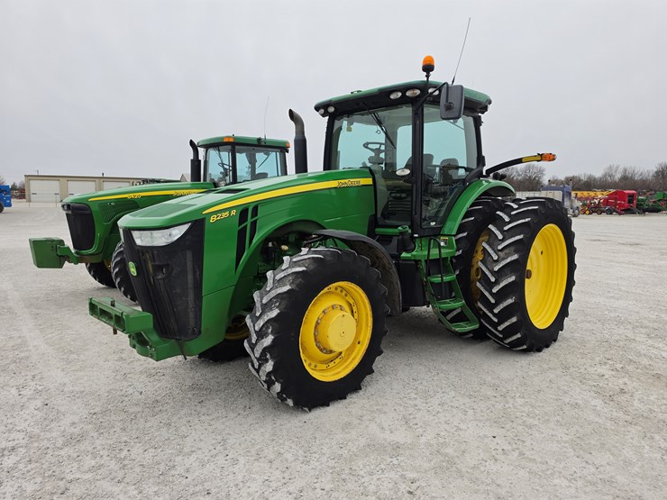 2011-john-deere-8235r-image-1