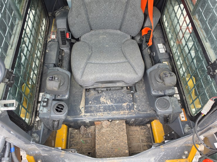 2023-deere-317g-image-9