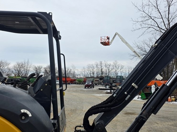 2019-deere-50g-image-32