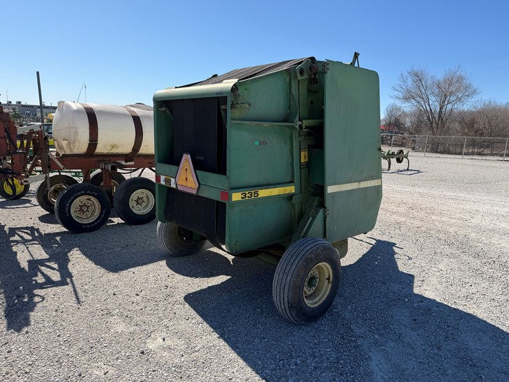 john-deere-335-image-7