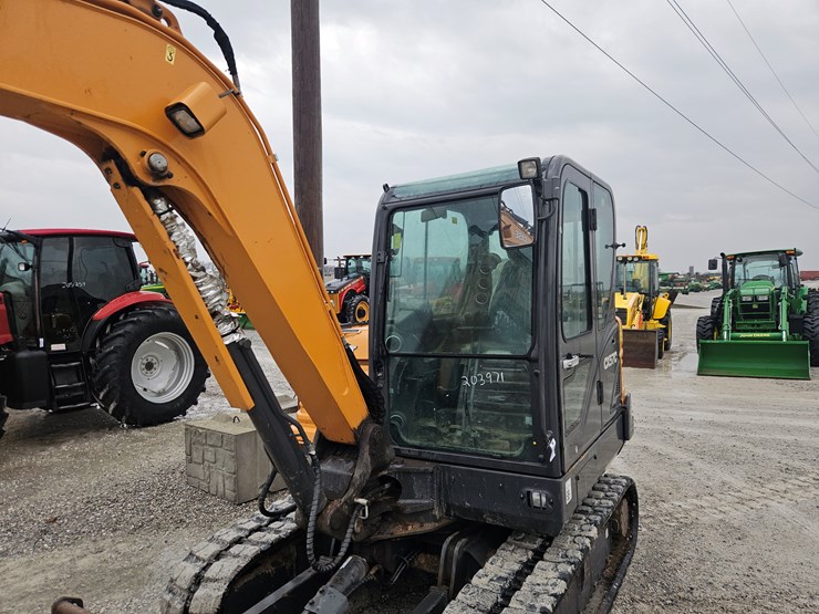 2022-case-cx57c-image-4