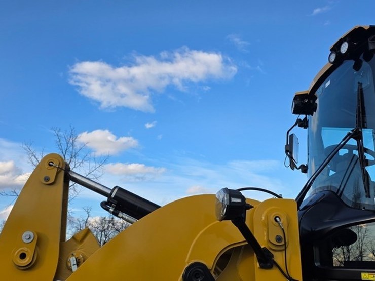 2024-caterpillar-930-image-14