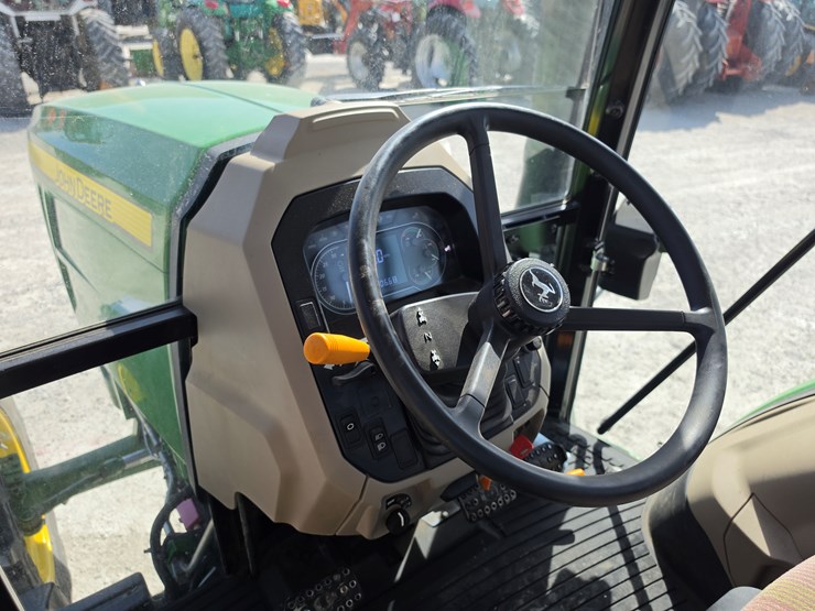 2022-john-deere-6135e-image-16
