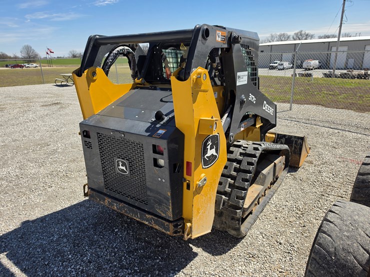 2023-deere-317g-image-17