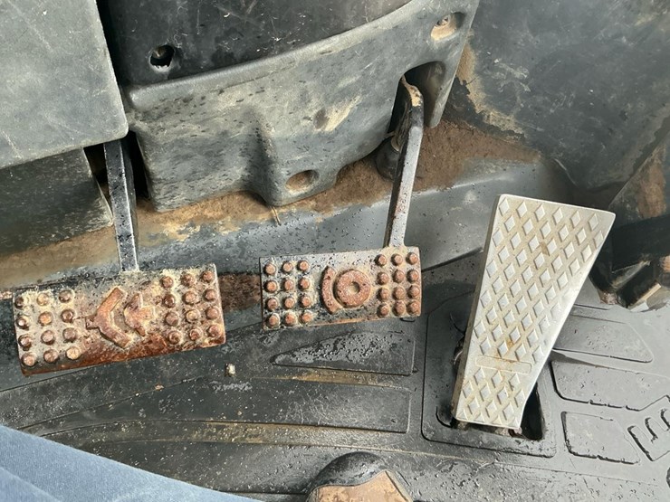 2012-deere-648-image-27